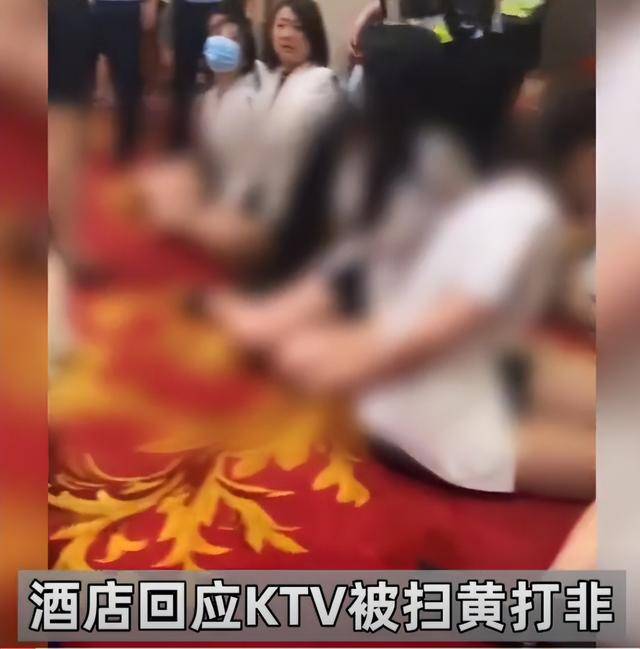 美女被反绑跪地 